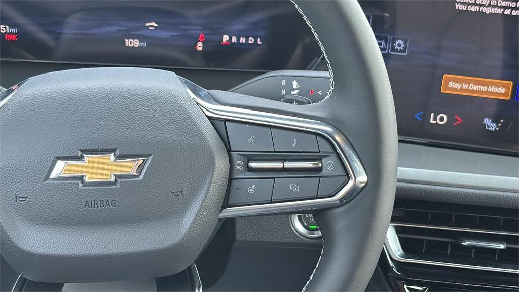 new 2025 Chevrolet Traverse car, priced at $43,305