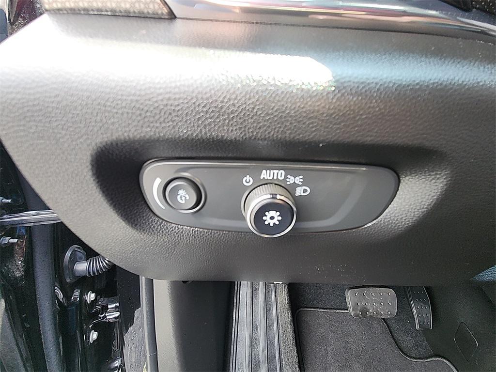 used 2023 Chevrolet Traverse car, priced at $37,978