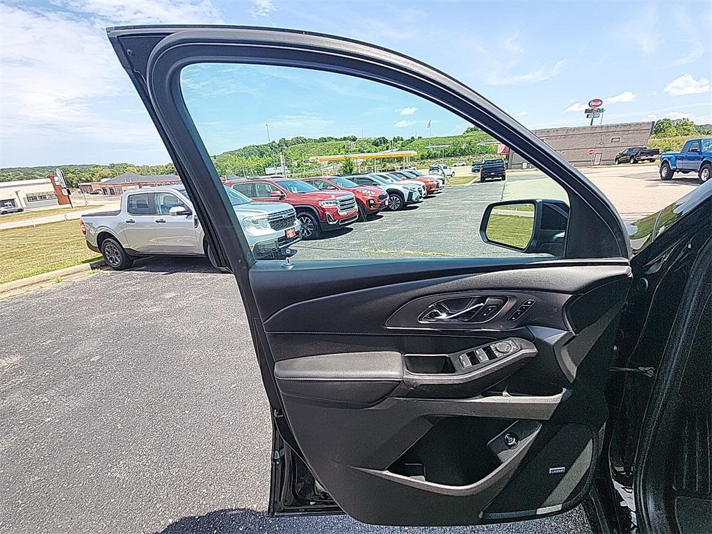used 2023 Chevrolet Traverse car, priced at $37,978