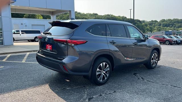 used 2021 Toyota Highlander car, priced at $28,947