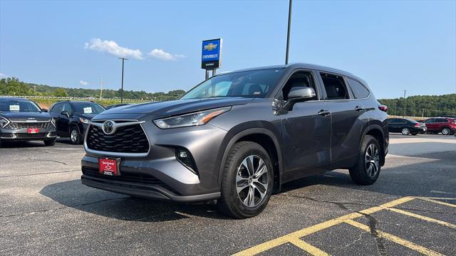 used 2021 Toyota Highlander car, priced at $28,947