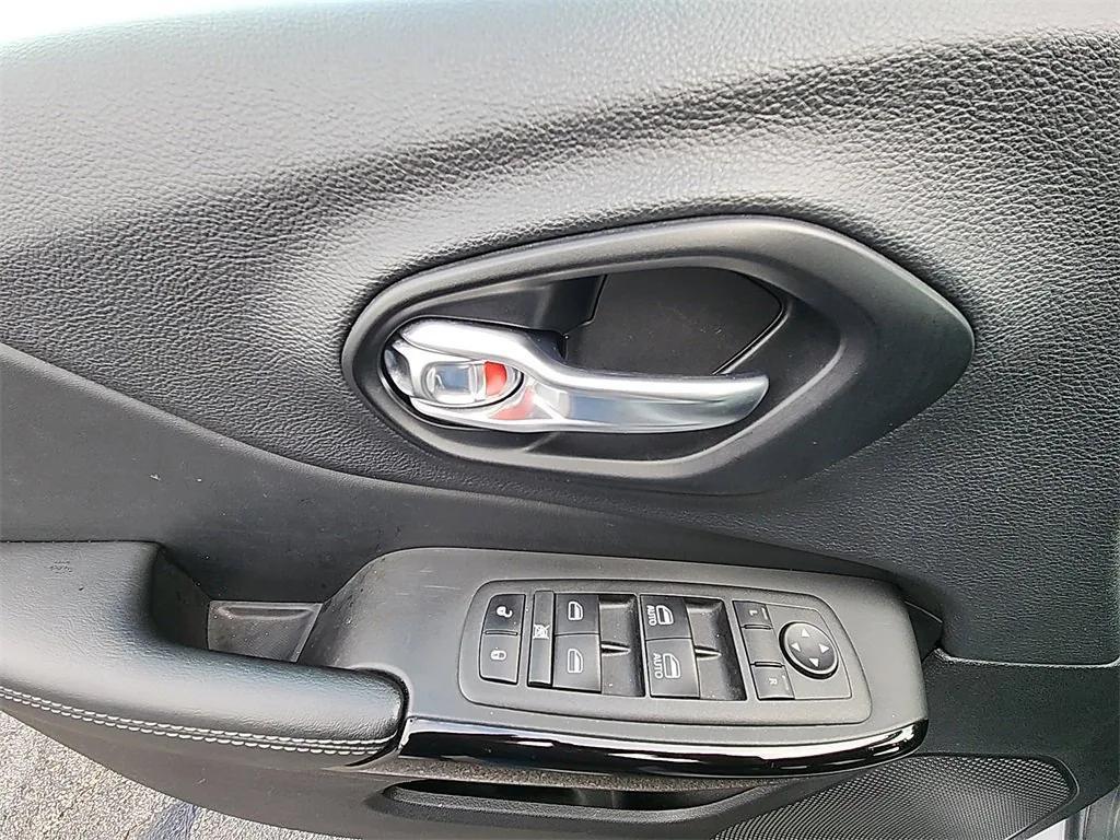 used 2023 Jeep Cherokee car, priced at $20,752