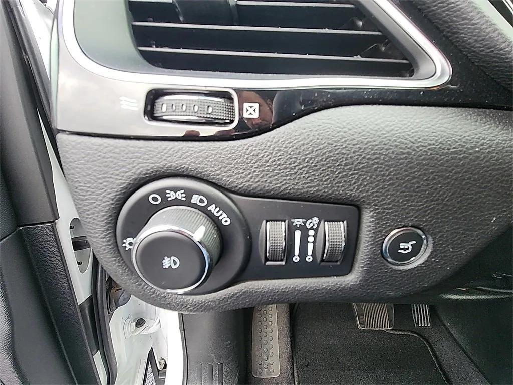 used 2023 Jeep Cherokee car, priced at $20,752