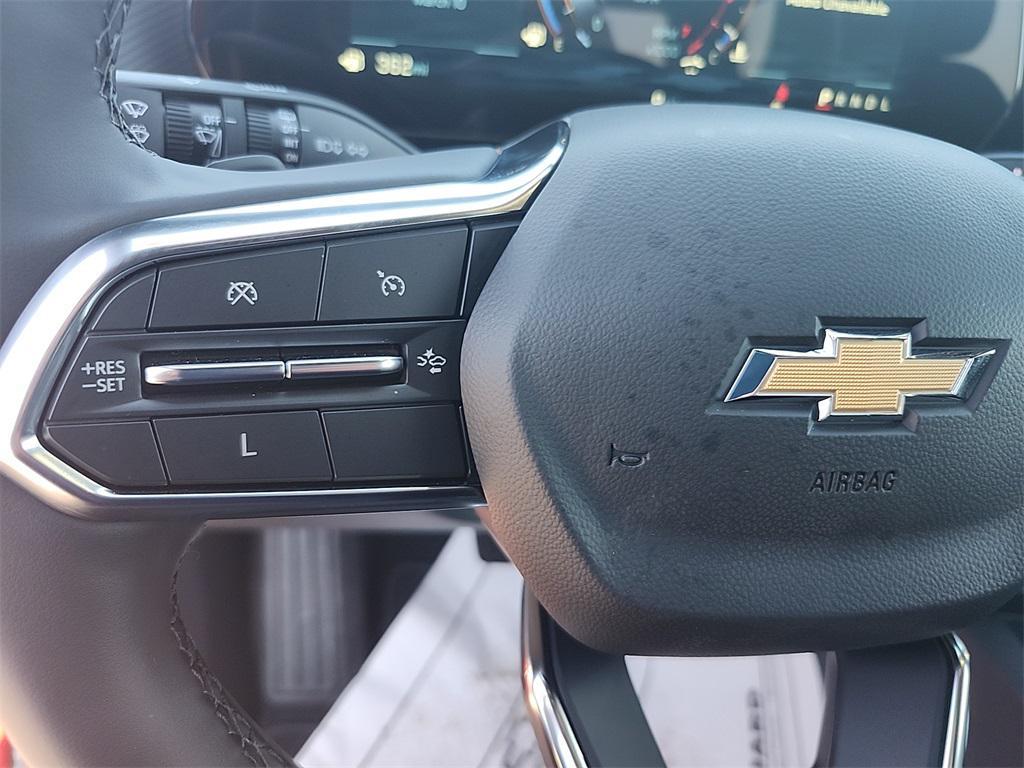 new 2025 Chevrolet Equinox car, priced at $32,640