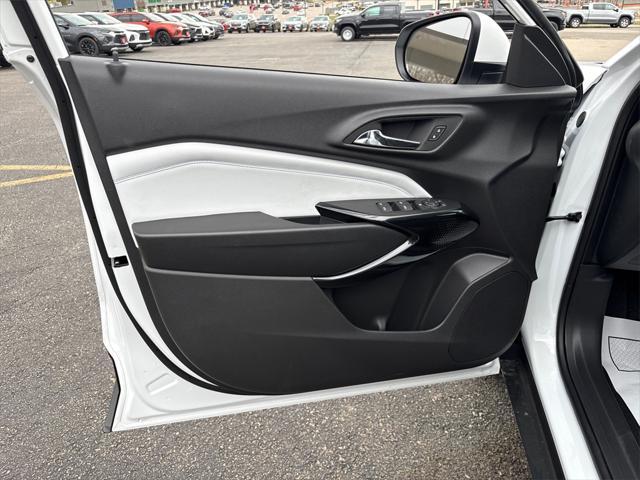 new 2025 Chevrolet Trax car, priced at $23,236