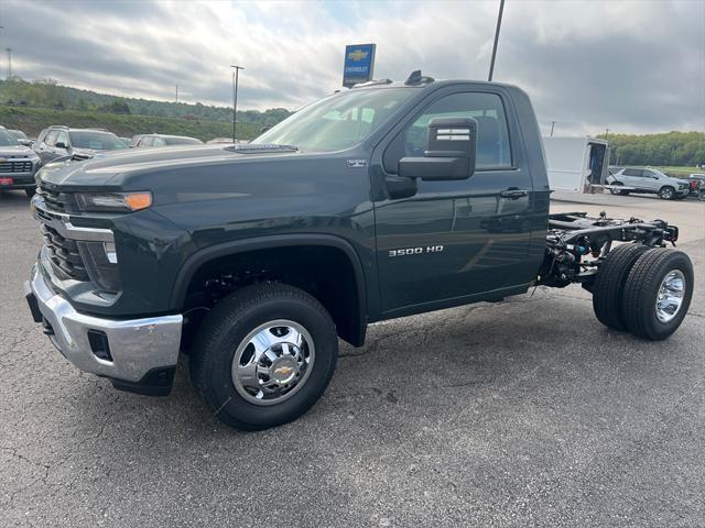 new 2025 Chevrolet Silverado 3500 car, priced at $61,913