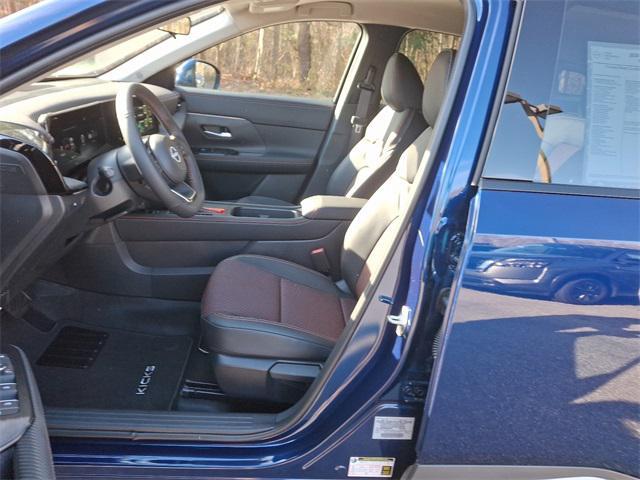 new 2025 Nissan Kicks car, priced at $29,960