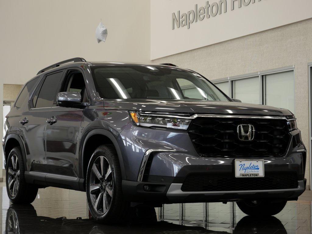 new 2025 Honda Pilot car, priced at $50,725