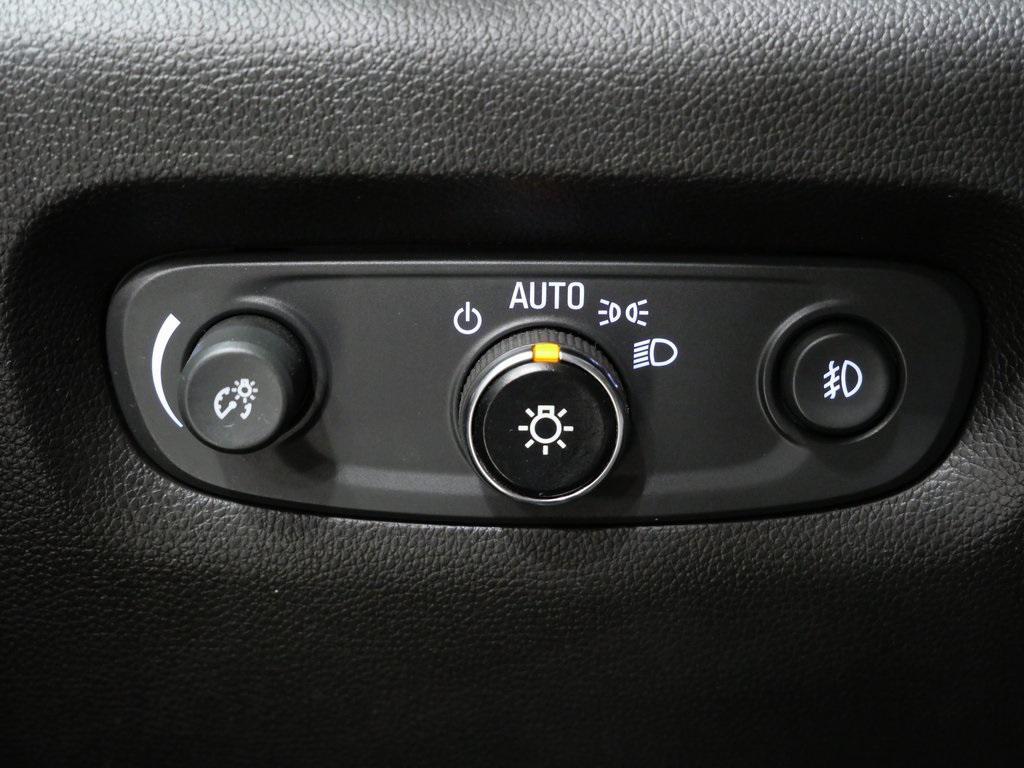 used 2021 Chevrolet Traverse car, priced at $18,000