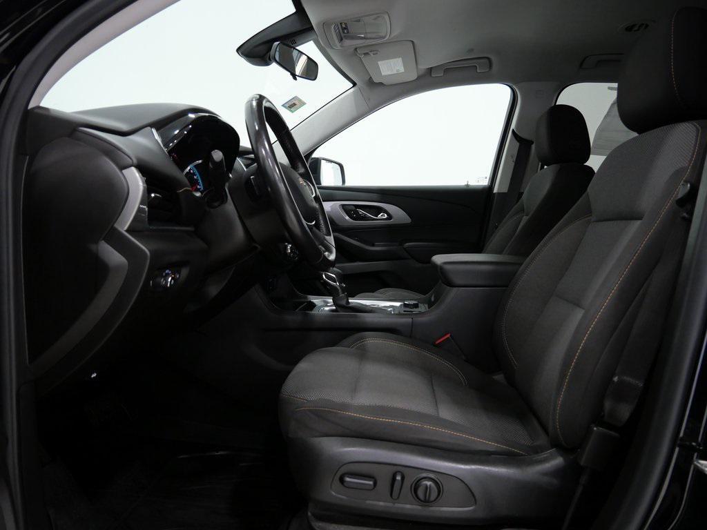 used 2021 Chevrolet Traverse car, priced at $18,000