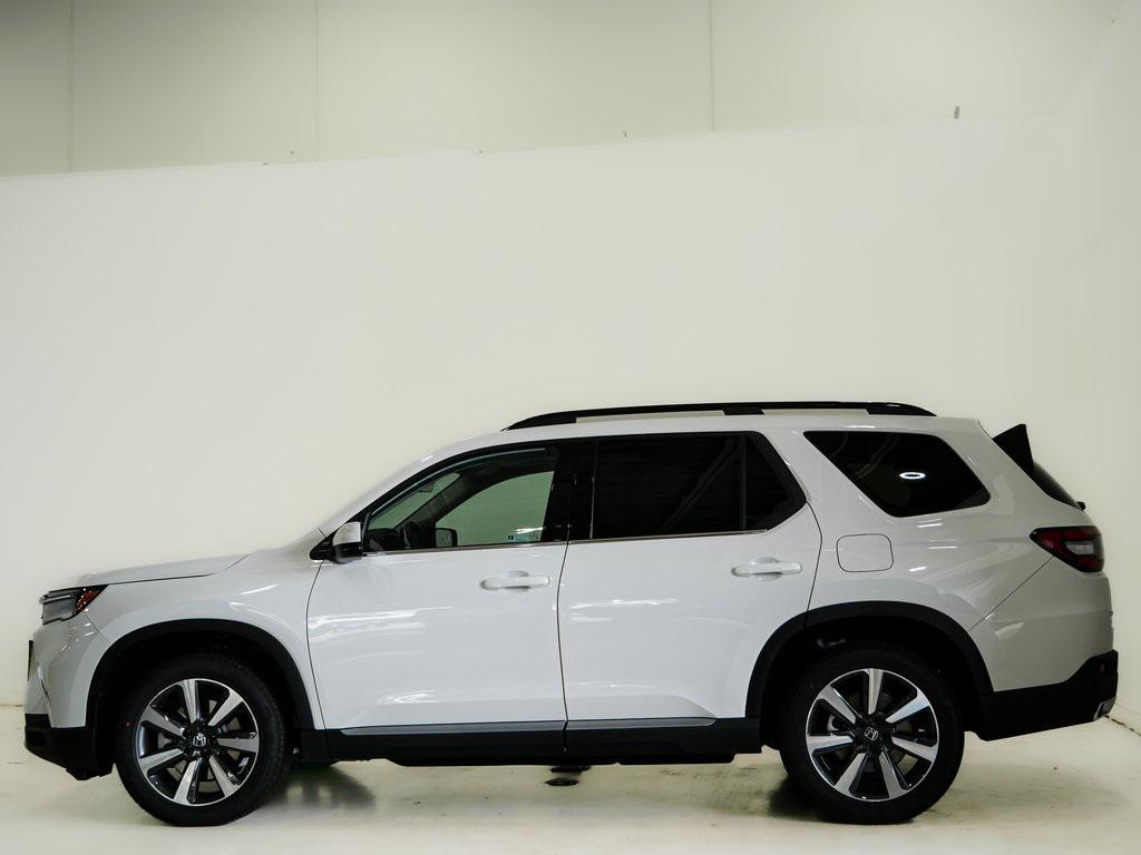 new 2025 Honda Pilot car, priced at $47,658