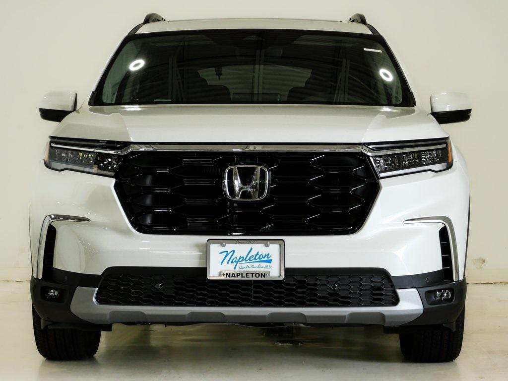 new 2025 Honda Pilot car, priced at $47,658