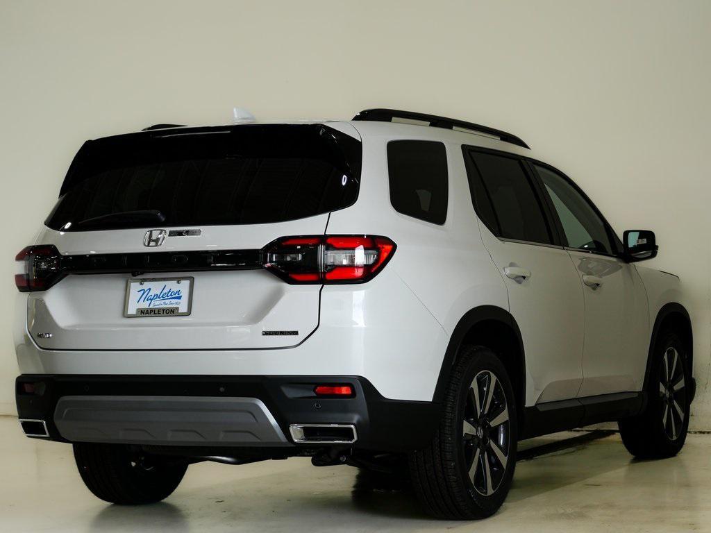 new 2025 Honda Pilot car, priced at $47,658