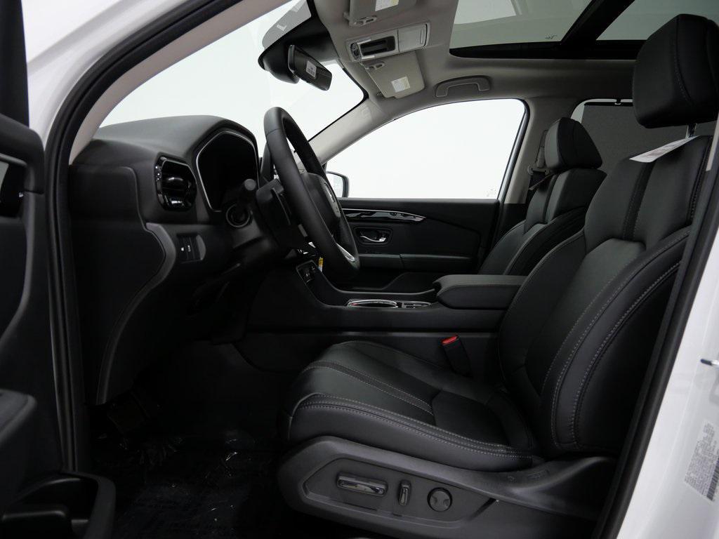 new 2025 Honda Pilot car, priced at $47,658