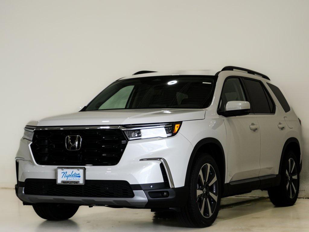 new 2025 Honda Pilot car, priced at $47,658