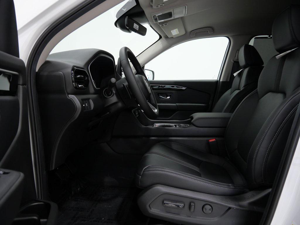 new 2025 Honda Pilot car, priced at $44,650