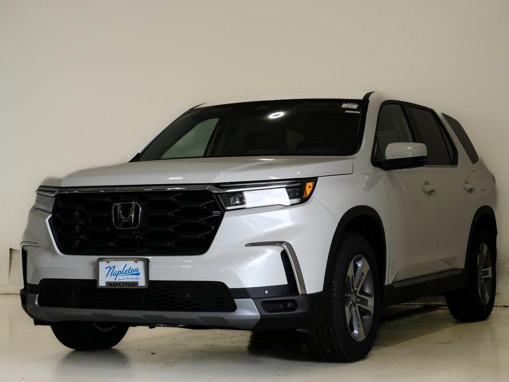 new 2025 Honda Pilot car, priced at $44,650