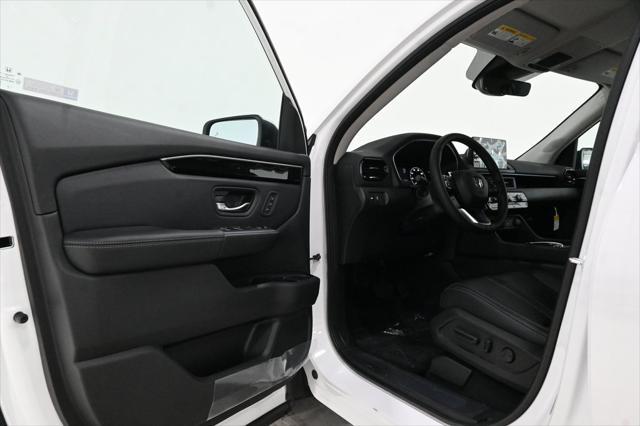 new 2025 Honda Pilot car, priced at $47,505