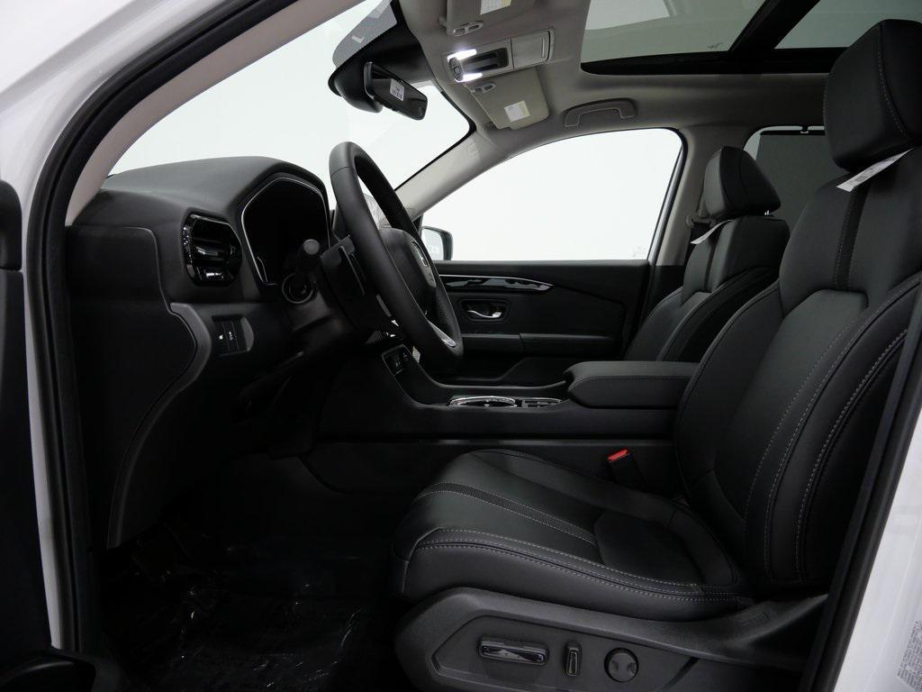 new 2025 Honda Pilot car, priced at $49,166