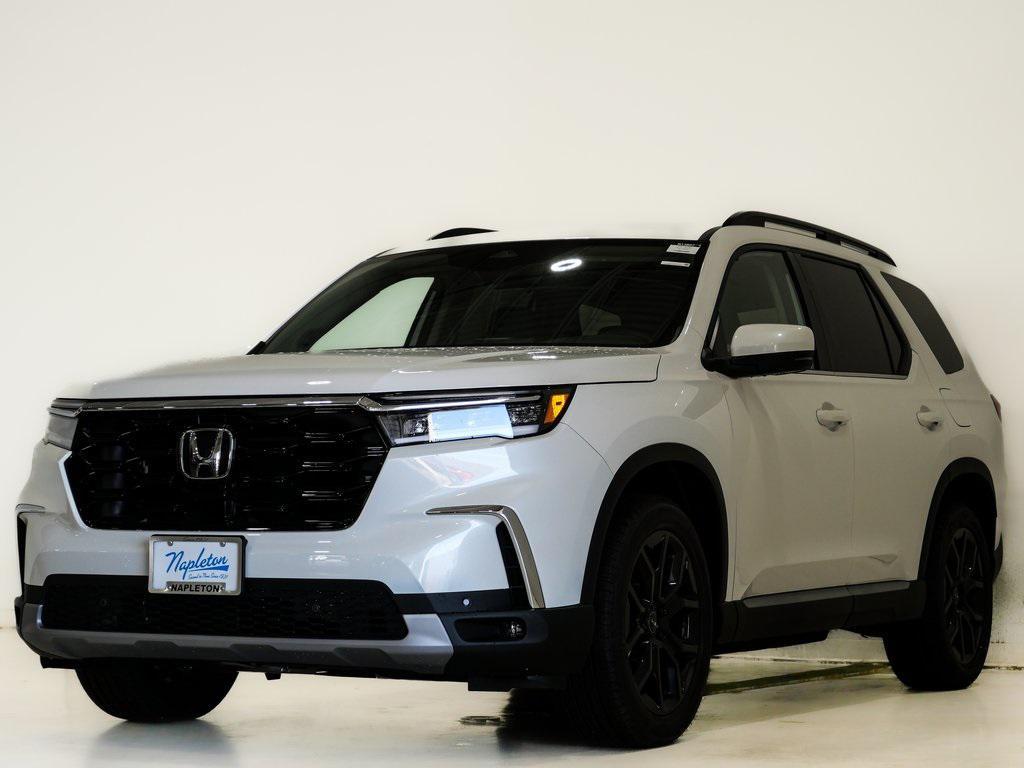 new 2025 Honda Pilot car, priced at $49,166