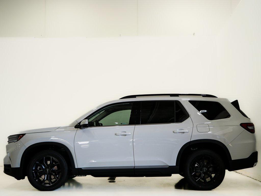 new 2025 Honda Pilot car, priced at $49,166