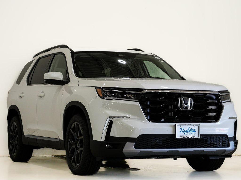 new 2025 Honda Pilot car, priced at $49,166
