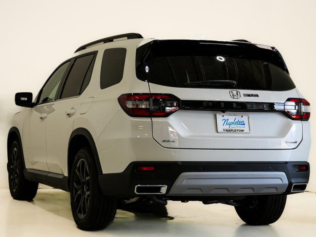 new 2025 Honda Pilot car, priced at $49,166