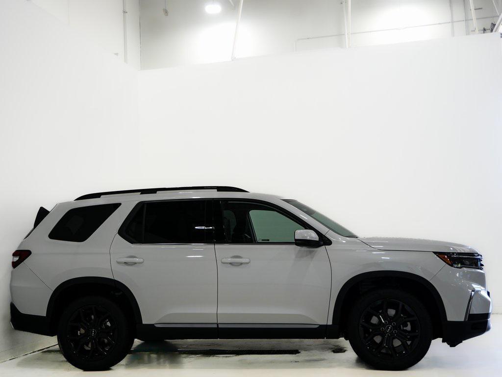 new 2025 Honda Pilot car, priced at $49,166