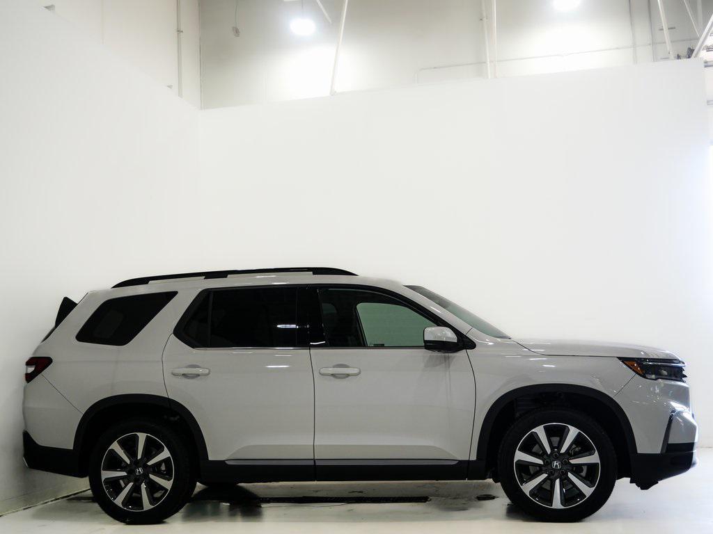 new 2025 Honda Pilot car, priced at $50,649