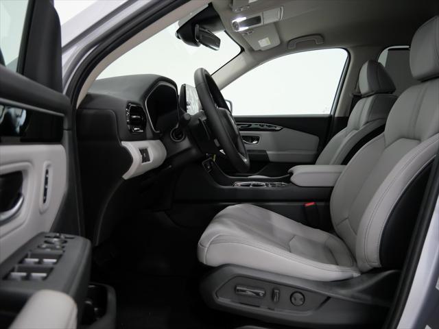 new 2025 Honda Pilot car, priced at $44,223