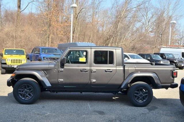 new 2024 Jeep Gladiator car, priced at $48,973