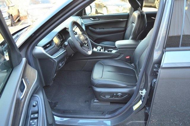 new 2025 Jeep Grand Cherokee car, priced at $53,735