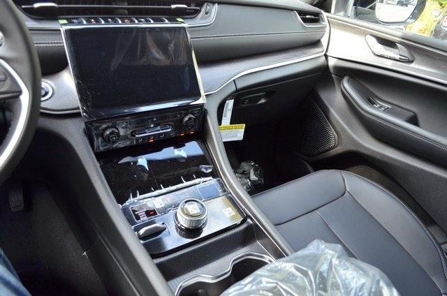 new 2025 Jeep Grand Cherokee car, priced at $50,410