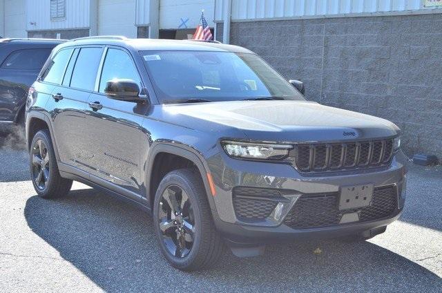 new 2025 Jeep Grand Cherokee car, priced at $49,370
