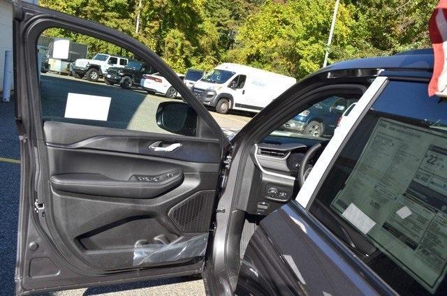 new 2025 Jeep Grand Cherokee car, priced at $49,370