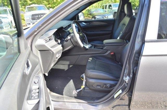 new 2025 Jeep Grand Cherokee car, priced at $49,370