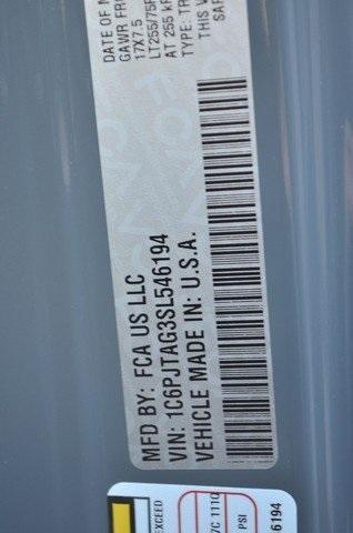 new 2025 Jeep Gladiator car, priced at $49,410