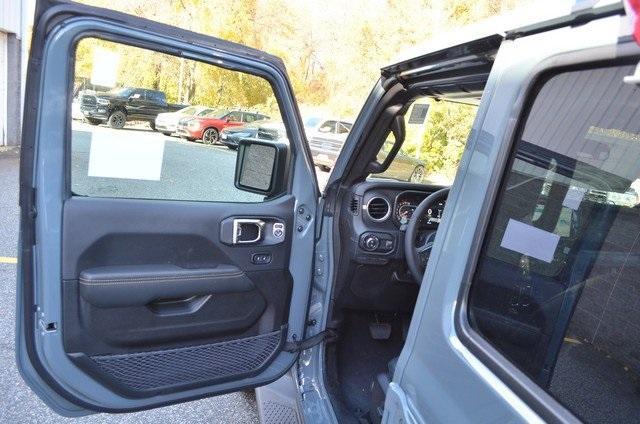 new 2025 Jeep Gladiator car, priced at $49,410