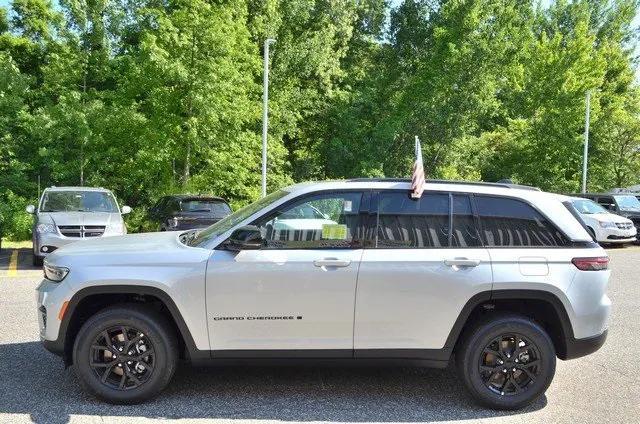 new 2025 Jeep Grand Cherokee car, priced at $42,045
