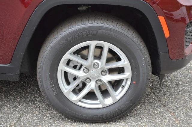 new 2025 Jeep Grand Cherokee car, priced at $39,782