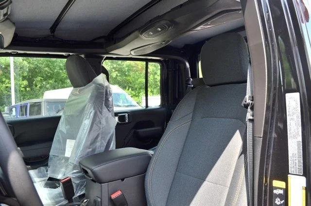 new 2025 Jeep Gladiator car, priced at $39,227