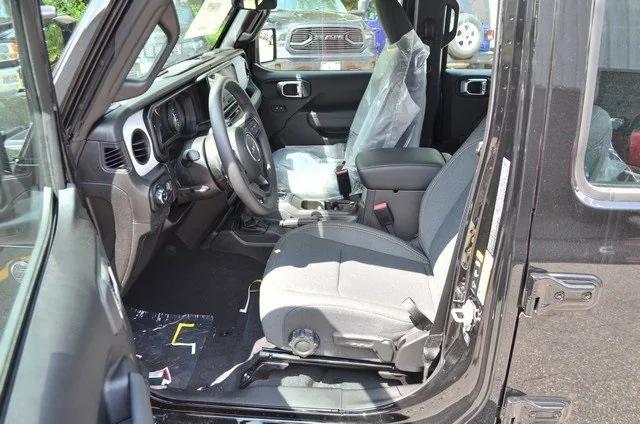 new 2025 Jeep Gladiator car, priced at $39,227
