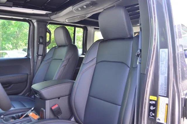 new 2025 Jeep Wrangler car, priced at $55,559