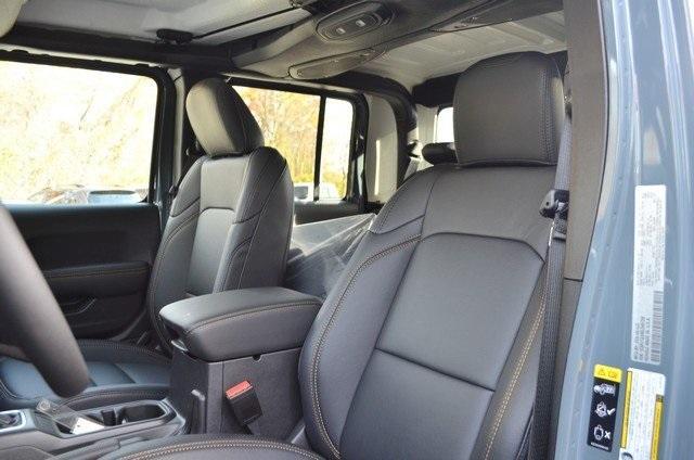 new 2025 Jeep Gladiator car, priced at $49,410