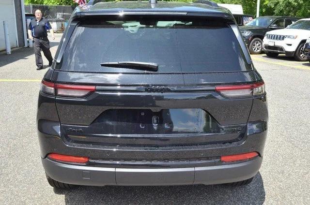 new 2025 Jeep Grand Cherokee car, priced at $49,603