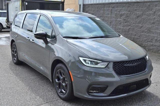 new 2023 Chrysler Pacifica Hybrid car, priced at $47,425