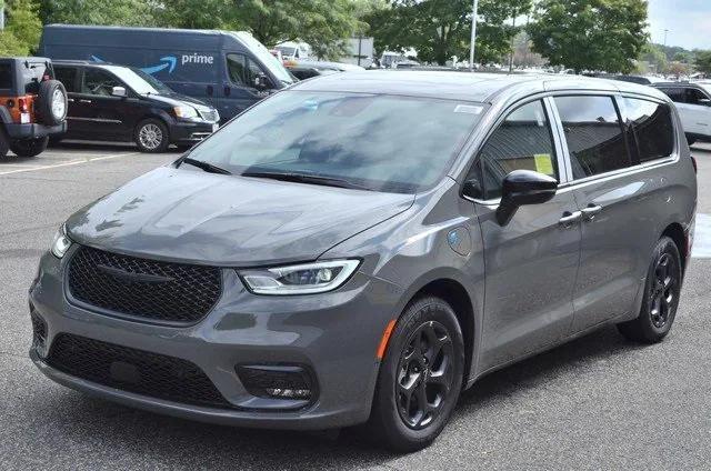 new 2023 Chrysler Pacifica Hybrid car, priced at $47,425