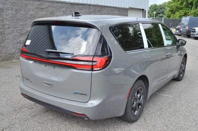 new 2023 Chrysler Pacifica Hybrid car, priced at $47,425