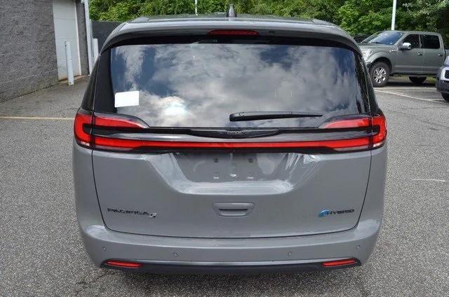 new 2023 Chrysler Pacifica Hybrid car, priced at $47,425