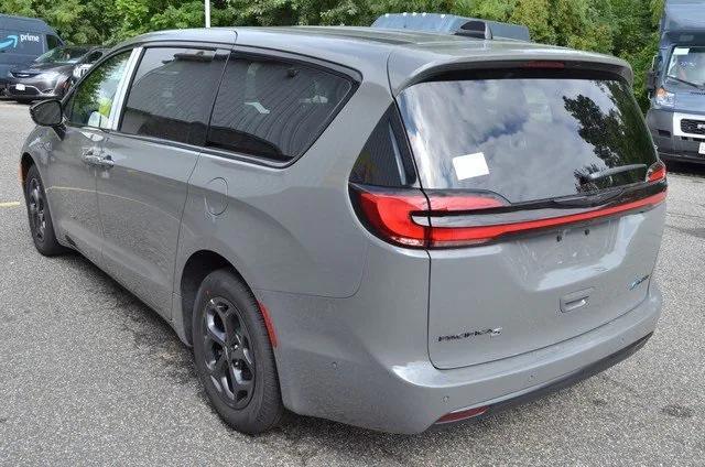 new 2023 Chrysler Pacifica Hybrid car, priced at $47,425